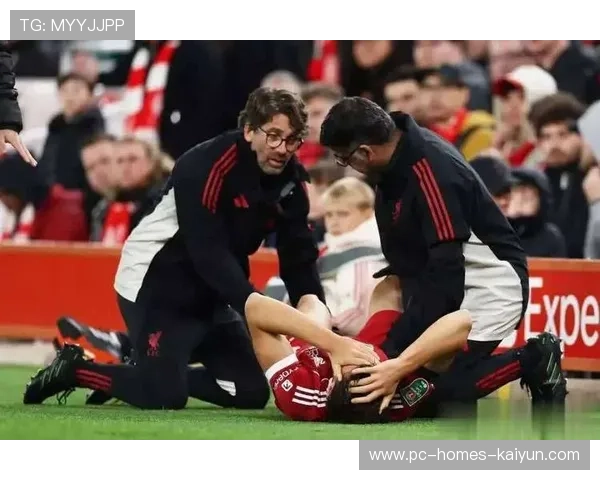 帽子戏法神秘受伤，夏窗俱乐部医生紧急介入