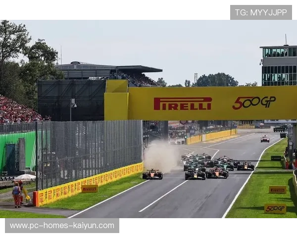 赛车越野赛跳台飞跃车身倾斜45度，司机淡定回正