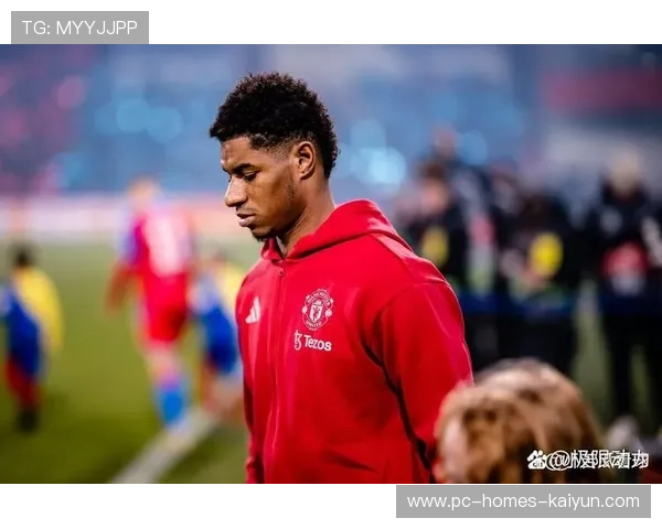 曼联利用中路加速推进制造机会,拉什福德爆射稍偏 曼联利用中路加速推进制造机会,拉什福德爆射稍偏