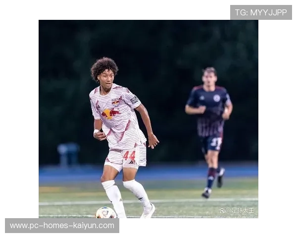 MLS纽约红牛依靠速度优势连续制造威胁,现场热度上升