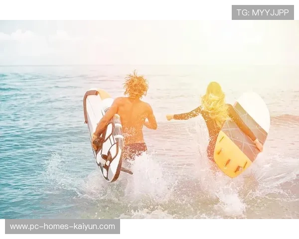 冲浪少年骑浪如飞天信使